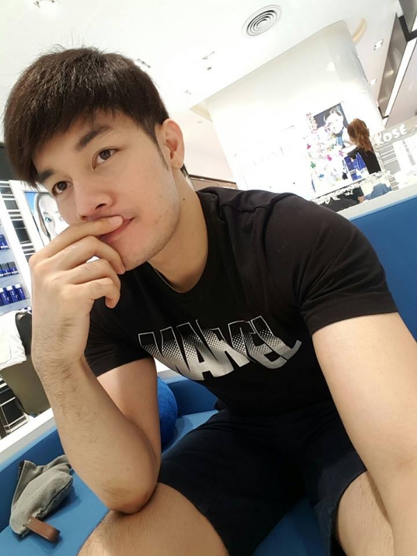 张枫的第一张照片--九龙闪婚服务中心