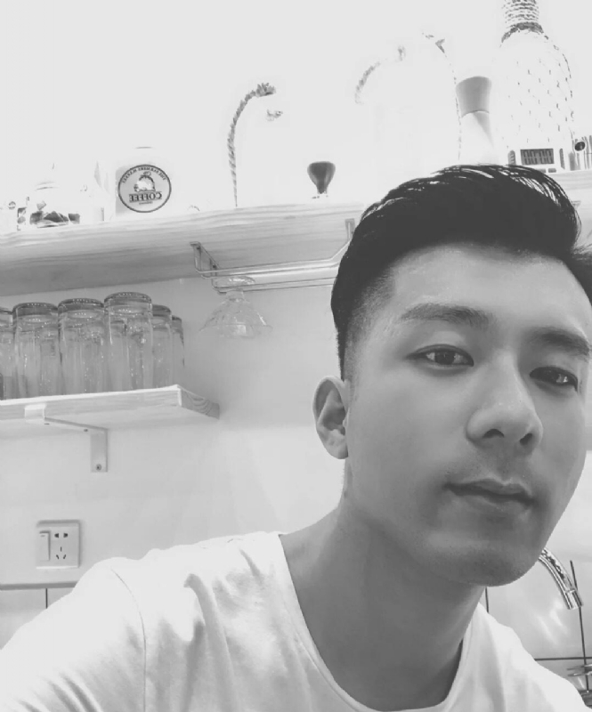 jimmy的第一张照片--九龙闪婚服务中心