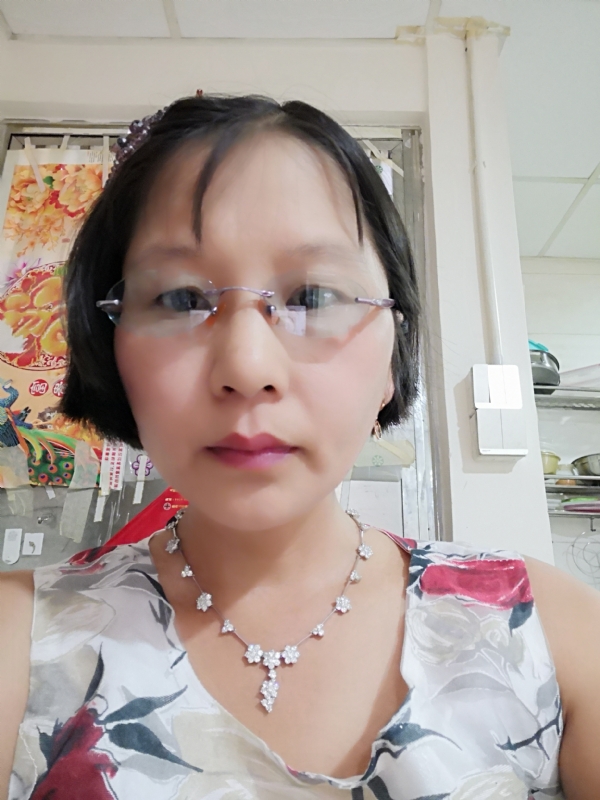 钟烨的第一张照片--九龙闪婚服务中心