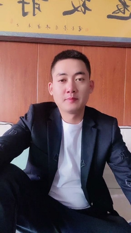 李泽胜的第一张照片--九龙闪婚服务中心