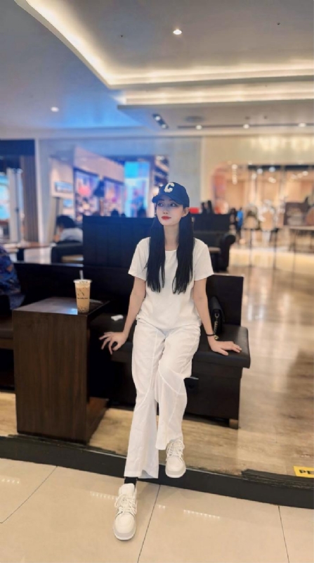 卖火柴的小女孩的第一张照片--九龙闪婚服务中心