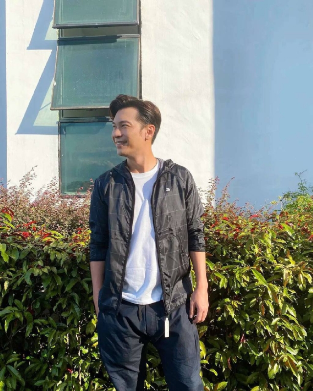 林硕的第一张照片--九龙闪婚服务中心
